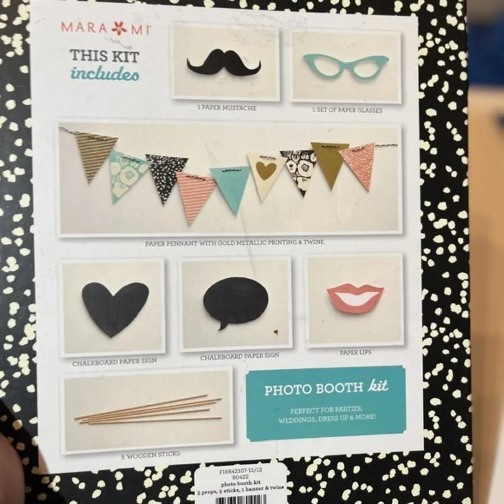Photo Booth /‎ Picture Taking Kit / Props for Photos (new) (Home dec-x)